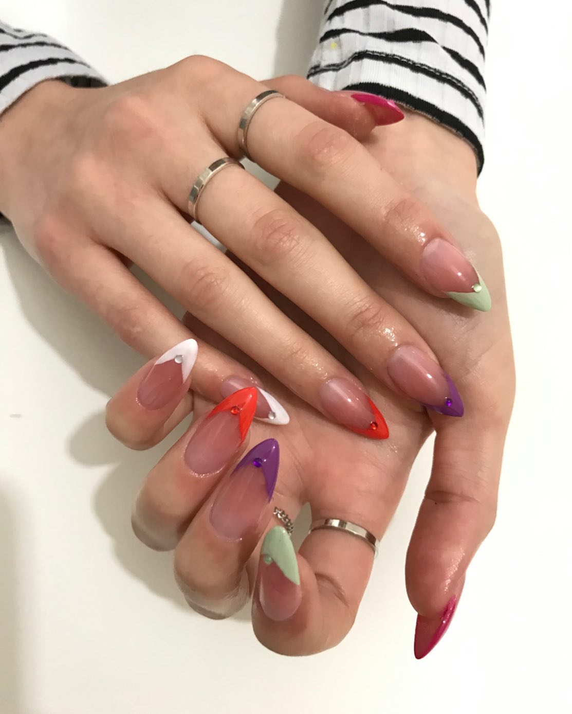Minimal Geometrik Nail Art Tasarımı